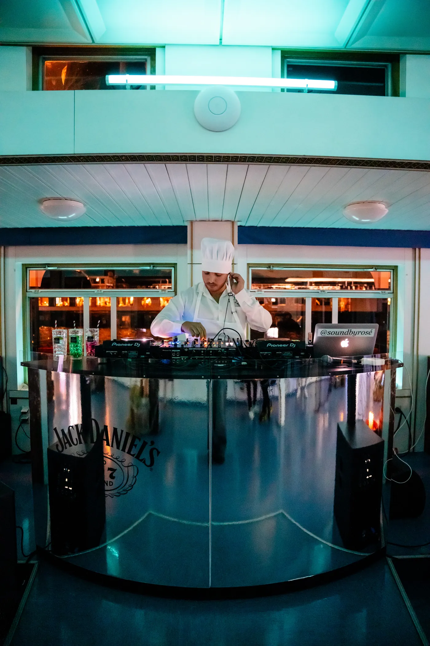 Jack Daniel's DJ Booth an Bord